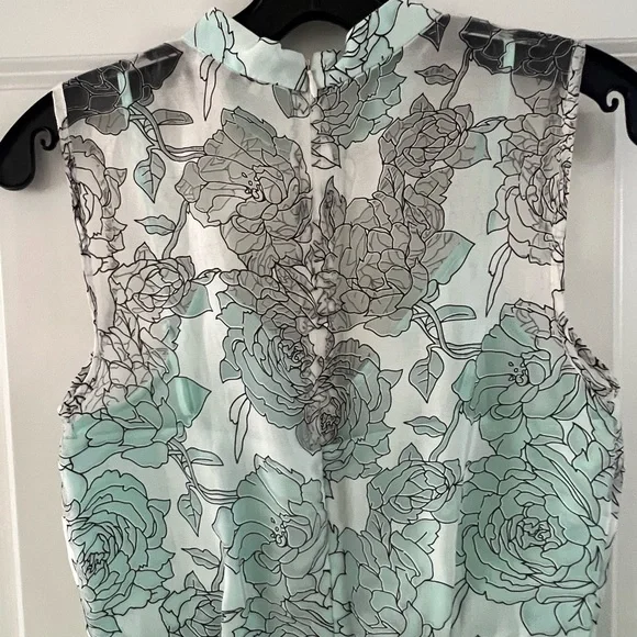 Floral Sleeveless Dress - Picture 4 of 5